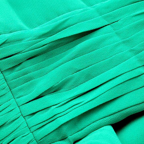 Green Sleeveless V-Neck Ruched Empire Waist Floor-Length Chiffon Dress - Picture 9 of 13